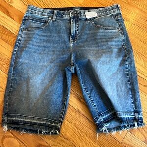 jag midrise Bermuda short